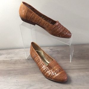 NWOT, Hunt Club Women’s 7.5 M Brown pointed LEATHER Flats